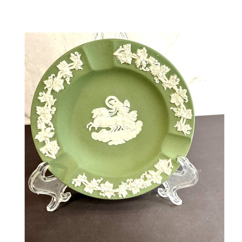 Wedgewood Cream on Sage Green Aurora in Her Chariot 3-Slot Ashtray Trinket Pin